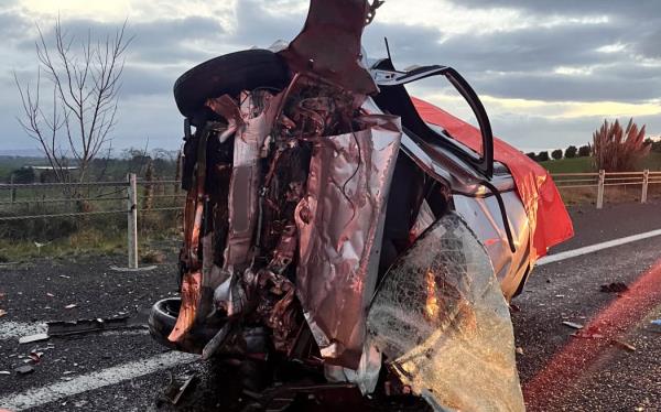 怀卡托的阿瓦穆图附近发生车祸，造成5人死亡