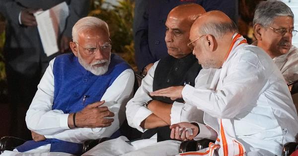 莫迪总理的第三个任期是在压力下开始的，因为人民党从火车事故、恐怖袭击和考试惨败中获得了弹药，准备挑战中央政府