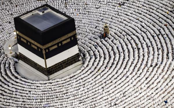Muslim worshippers pray around the Kaaba, Islam's holiest shrine, at the Grand Mosque in Saudi Arabia's holy city of Mecca on June 13, 2024, ahead of the annual Hajj pilgrimage. After travelling from all parts of the globe to Islam’s holiest city, the pilgrims will first perform the “tawaf” – walking seven times around the Kaaba, the giant black cube that Muslims worldwide pray towards every day. (Photo by FADEL SENNA / AFP)