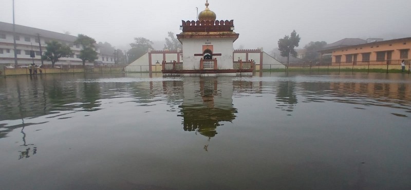 连绵不断的雨水和洪水使卡纳塔克邦的沿海地区，马尔纳德处于紧张状态
