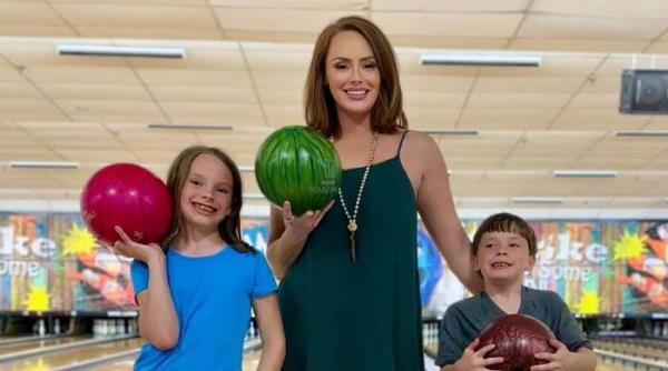 凯瑟琳·丹尼斯谈与前男友托马斯·拉文内尔共同抚养孩子：“最痛苦的痛苦”