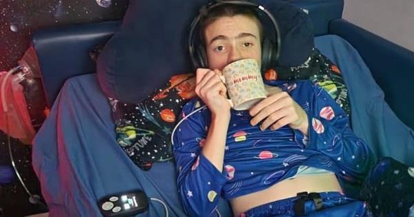 英国一名学生在头骨上安装了世界上第一个癫痫装置