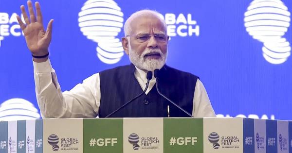 印度最好的时代还在后头，莫迪总理说，他暗示自己将执政五年以上