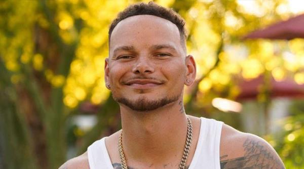 凯恩·布朗反思在职业生涯早期被贴上“非乡村”的标签