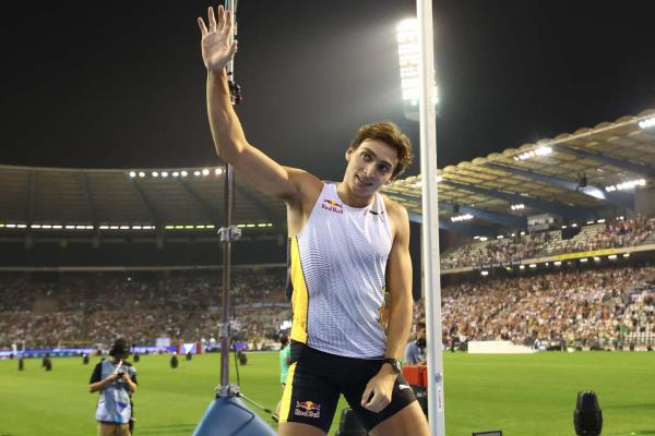 阿尔芒·杜普兰提斯打破撑杆跳世界纪录，古达夫·泽盖打破女子5000米世界纪录