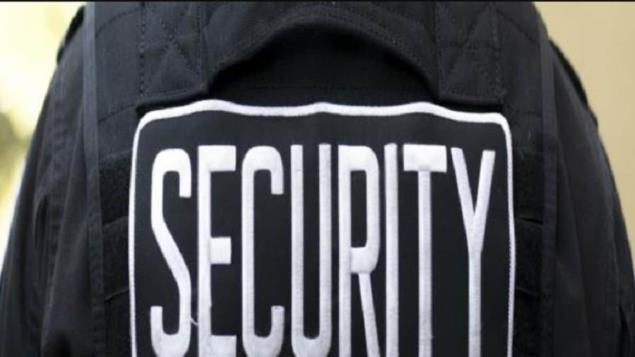 56岁的保安在23次考试失败后通过了MSc考试