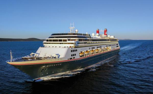 今天南安普敦有三艘游船停靠在南安普敦，并发出交通警告