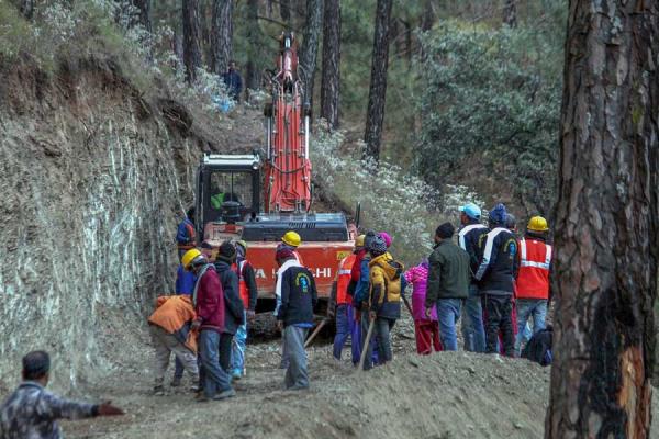 北阿坎德邦隧道坍塌：莫迪总理就救援行动与普什卡尔·辛格·达米谈话，称需要保持工人的士气