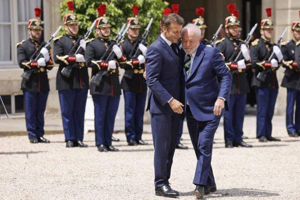 马克龙访问巴西，展示了与卢拉改善的关系