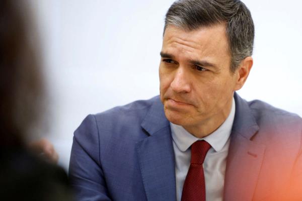 西班牙首相桑切斯在妻子贪污调查后考虑辞职