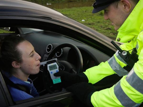 爱尔兰警方的数据显示，圣诞节期间，每小时就有一人因酒后和毒品驾驶被捕