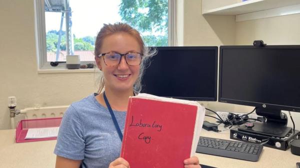 惠灵顿Facebook失物招领小组在学生的实验笔记被盗后伸出援手