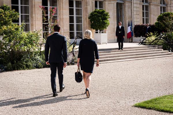 极右翼在马克龙寻找总理的过程中扮演了举足轻重的角色