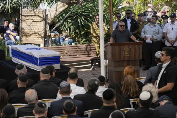 Gadi Eisenkot将军在以色列战争内阁中艰难的平衡行为