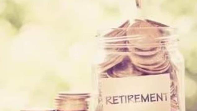 你可以投资两个计划，享受舒适的退休后生活