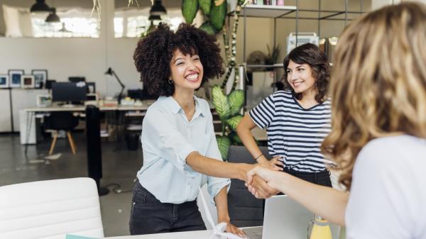 专家们说，薪酬保密规范已经“失去了效力”这是为什么