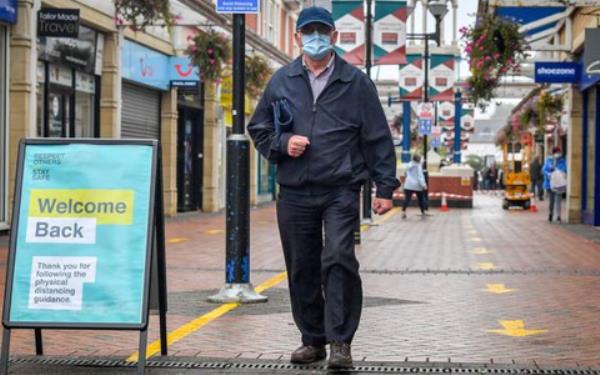 调查时询问的问题是，在大流行期间老年人是否被“忽视”