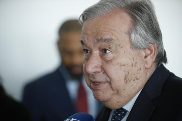 联合国秘书长敦促增加女性在金融部门的存在，以消除贫困