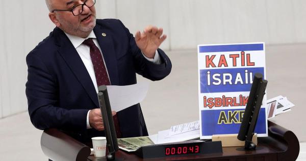 土耳其：伊斯兰议员在议会演讲时心脏病发作