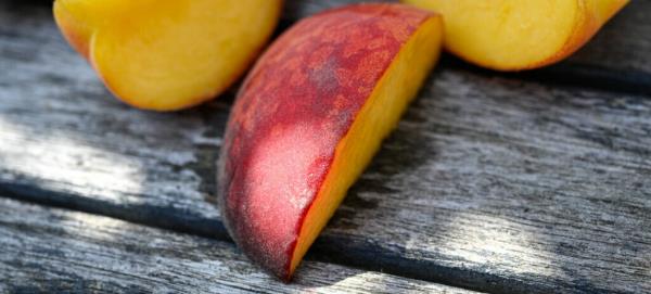 在水果和蔬菜中越来越多地发现农药中使用的PFAS化学残留物。