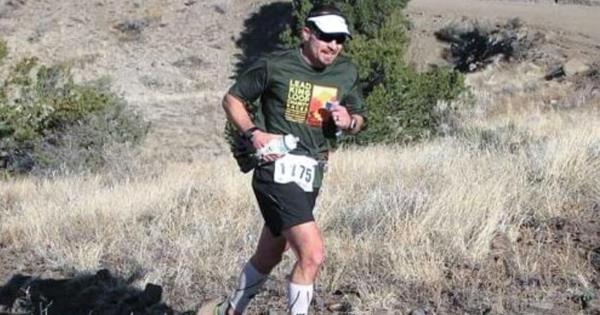 大范围的搜索工作暂停在马来西亚北部失踪的跑步者