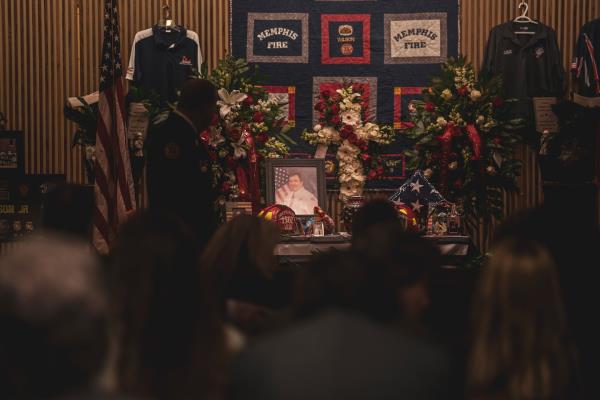 美国白人新冠肺炎死亡人数正在增加，超过了黑人的死亡率