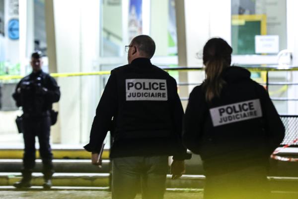 法国逮捕了13人，他们涉嫌与马赛毒贩有关的双重谋杀