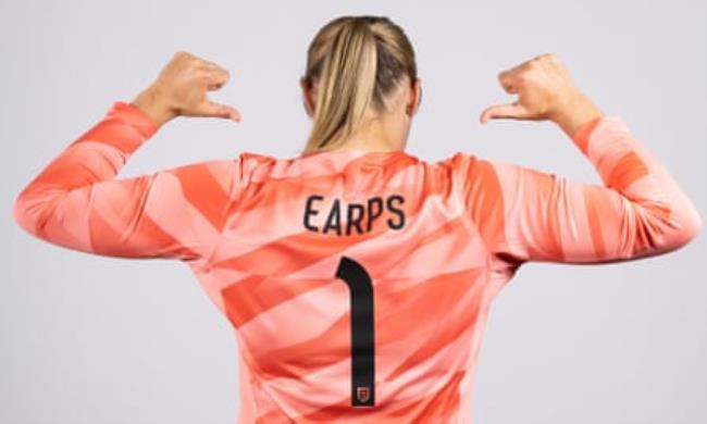 Mary Earps of England poses during the official FIFA Women’s World Cup Australia & New Zealand 2023 portrait session on July 18, 2023 in Brisbane, Australia, back to camera, wearing pink kit with her name on