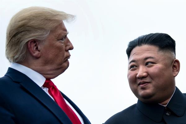 迈克·蓬佩奥在新书中说，特朗普不得不向金正恩解释他的绰号“小火箭人”
