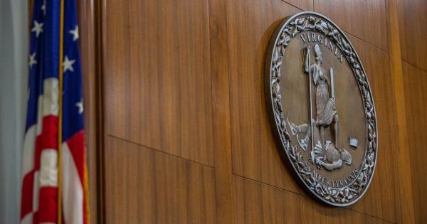法官裁定被弗吉尼亚大学健康中心解雇的女性因疫苗豁免而被解雇