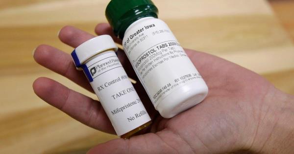 药物流产备受抨击：以下是它们的工作原理