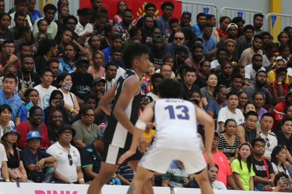 Fans packed into Friendship Hall for the Pacific Games men's basketball final in Ho<em></em>niara between Fiji (dark kit) and Guam.25 November 2023