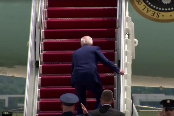 President Biden is seen tripping as he boarded Air Force One.