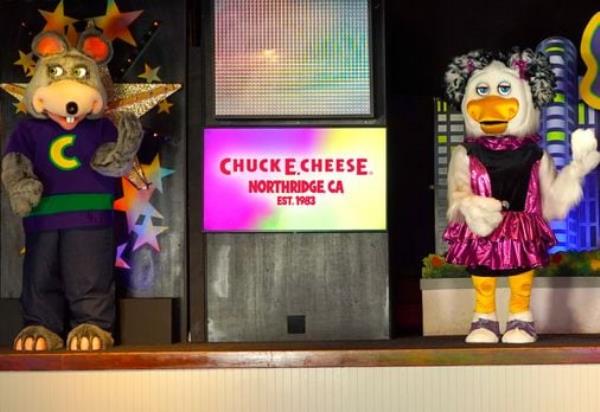 查克·e·芝士将在除加州一家店外的所有门店拆除电子乐队一个来自马萨诸塞州的少年帮助拯救了它