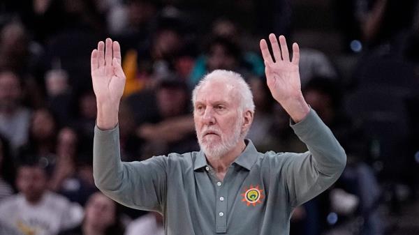 “停止所有的嘘声”：NBA马刺队教练格雷格·波波维奇呼吁主场球迷对莱昂纳德的嘲笑