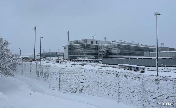 大雪使德国瘫痪，慕尼黑机场关闭，航班和火车受到影响