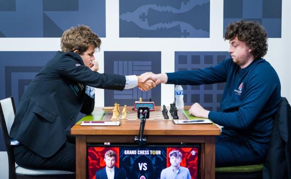 国际象棋冠军卡尔森在指控对手尼曼作弊后同时被判无罪和有罪