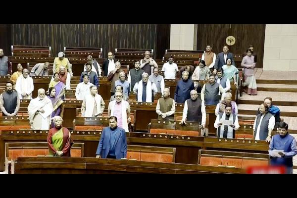 Mimicry row：执政党议员站在联邦院声援主席Jagdeep Dhankhar