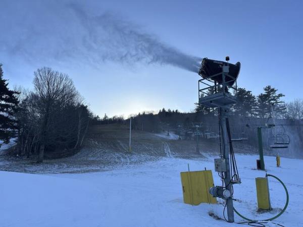 美国滑雪胜地圣诞节只下雨，不下雪