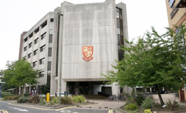 为了节省800万英镑，英国议会将关闭公厕，并终止社区团体的拨款