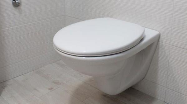 上或下：冲水时关马桶盖有关系吗？