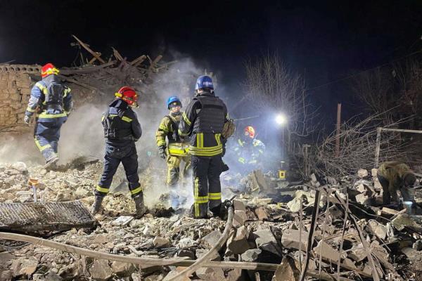 俄罗斯在乌克兰东部发动空袭，造成至少11人死亡