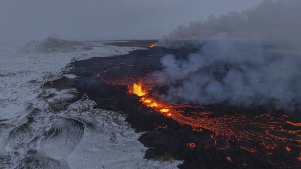 居民被允许返回火山爆发的冰岛村庄