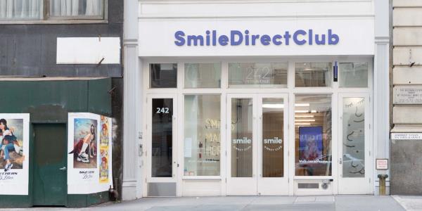 SmileDirectClub的客户在公司关闭后非常愤怒，因为公司给他们留下了未完成的治疗和未付的账单
