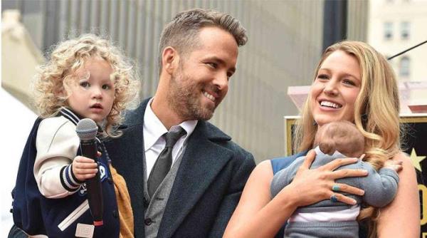 瑞安·雷诺兹(Ryan Reynolds)在生了第四个孩子后，觉得“一切都不会再整洁了”