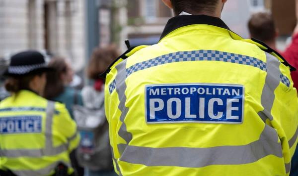 一名男子被刺死，警方追捕凶手
