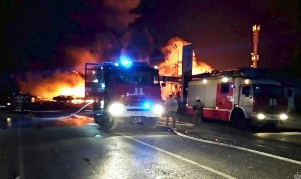 可怕的视频显示，俄罗斯加油站发生爆炸，35人遇难