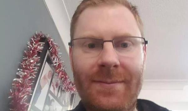 在心爱的宠物“被绑架者偷走”后，一名男子被发现死亡，被指控谋杀