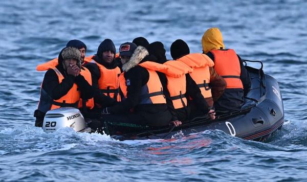 英国和土耳其将粉碎用“死亡陷阱小艇”运送移民的走私团伙