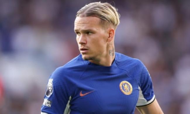 Mykhailo Mudryk playing for Chelsea